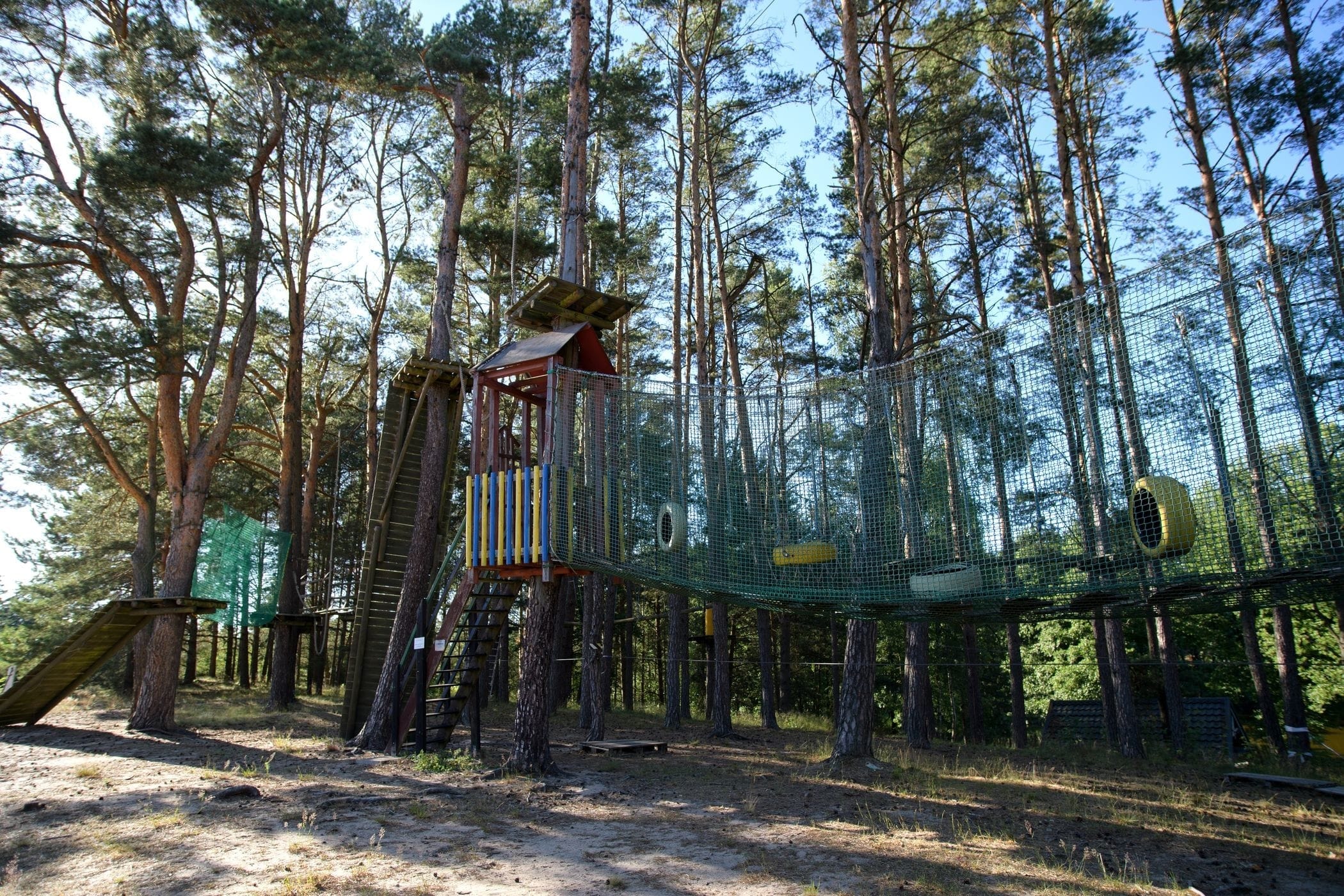 Plac zabaw w Hotelu Niedźwiadek – wakacje rodzinne na Kaszubach