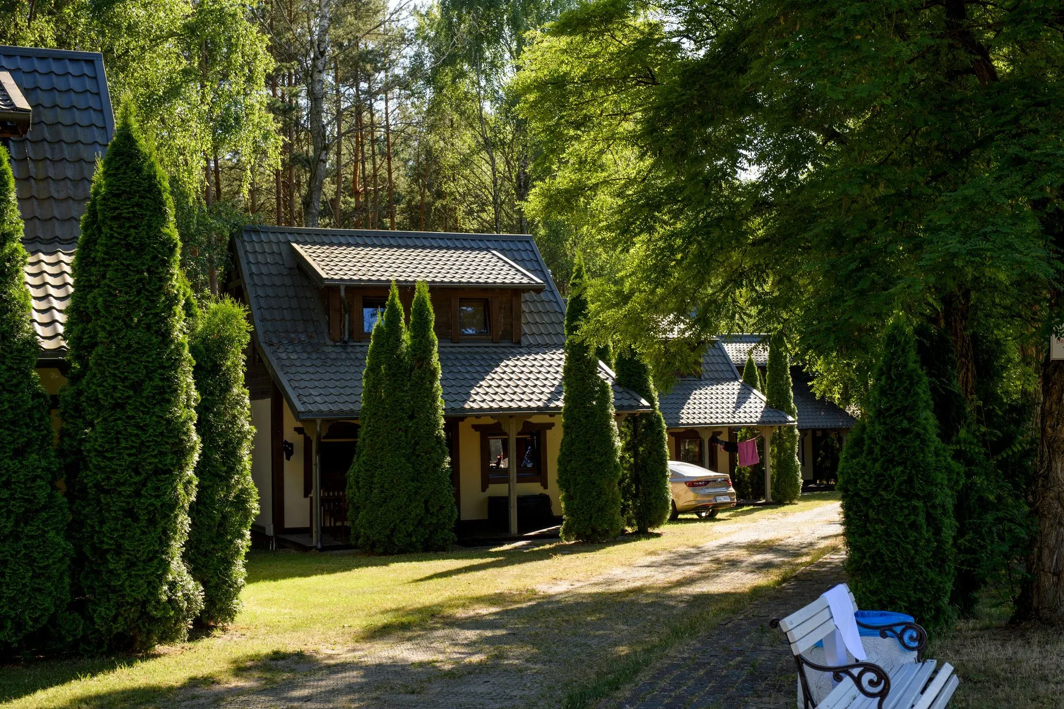 Pokój z widokiem na jezioro – wczasy na Kaszubach w Hotelu Niedźwiadek