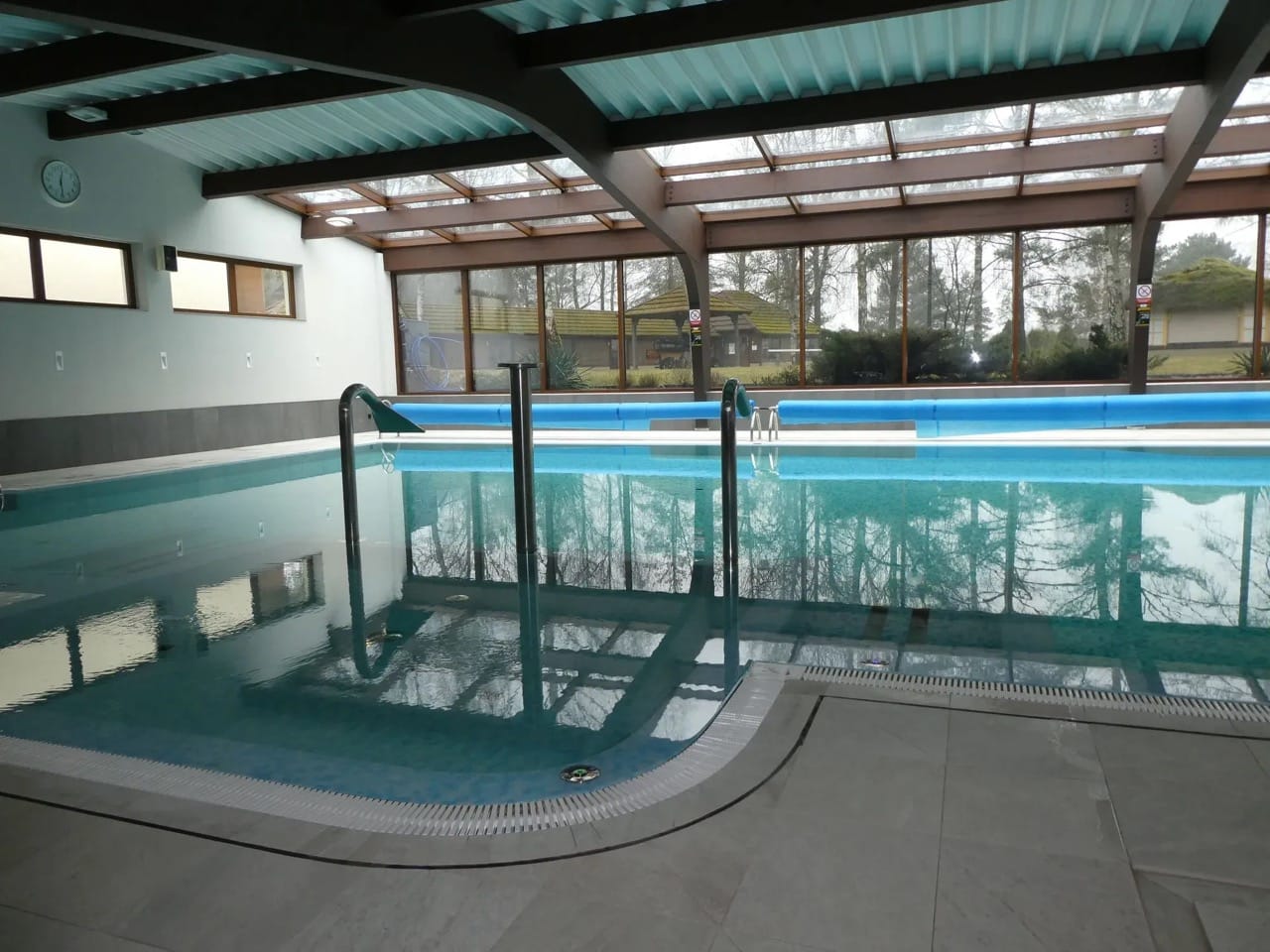 Hotel SPA z basenem na Kaszubach nad jeziorem Wdzydze